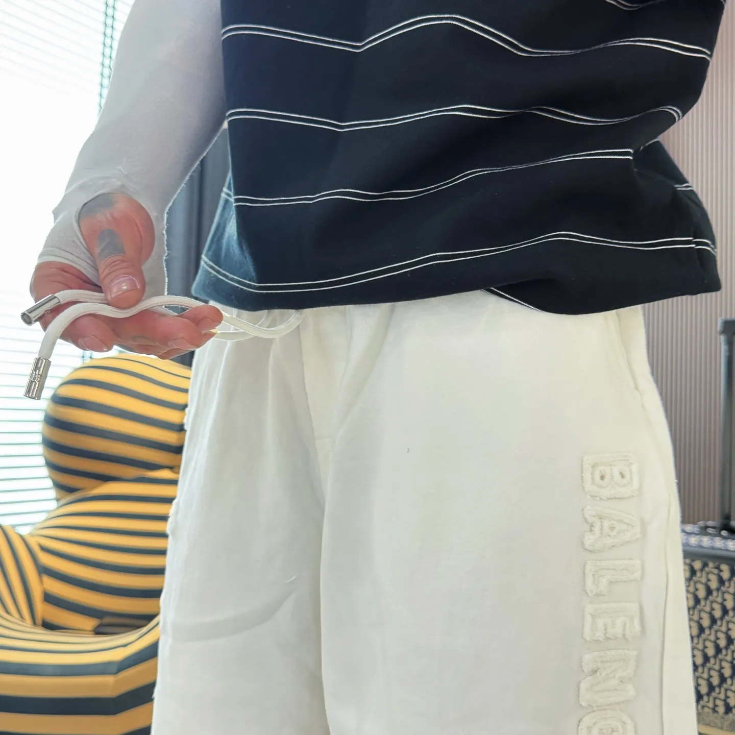 Balenciaga's three-standard complete 2026 summer New Arrival men's casual shorts, advanced custom-made Breathable fabric, Breathable fabric, extremely stretchy and comfortable, impeccable details, top-grade accessories, original logo design concept, delicate and soft feel! The upper body fit is awesome! Size: M-XXXL Please state your height and weight when ordering